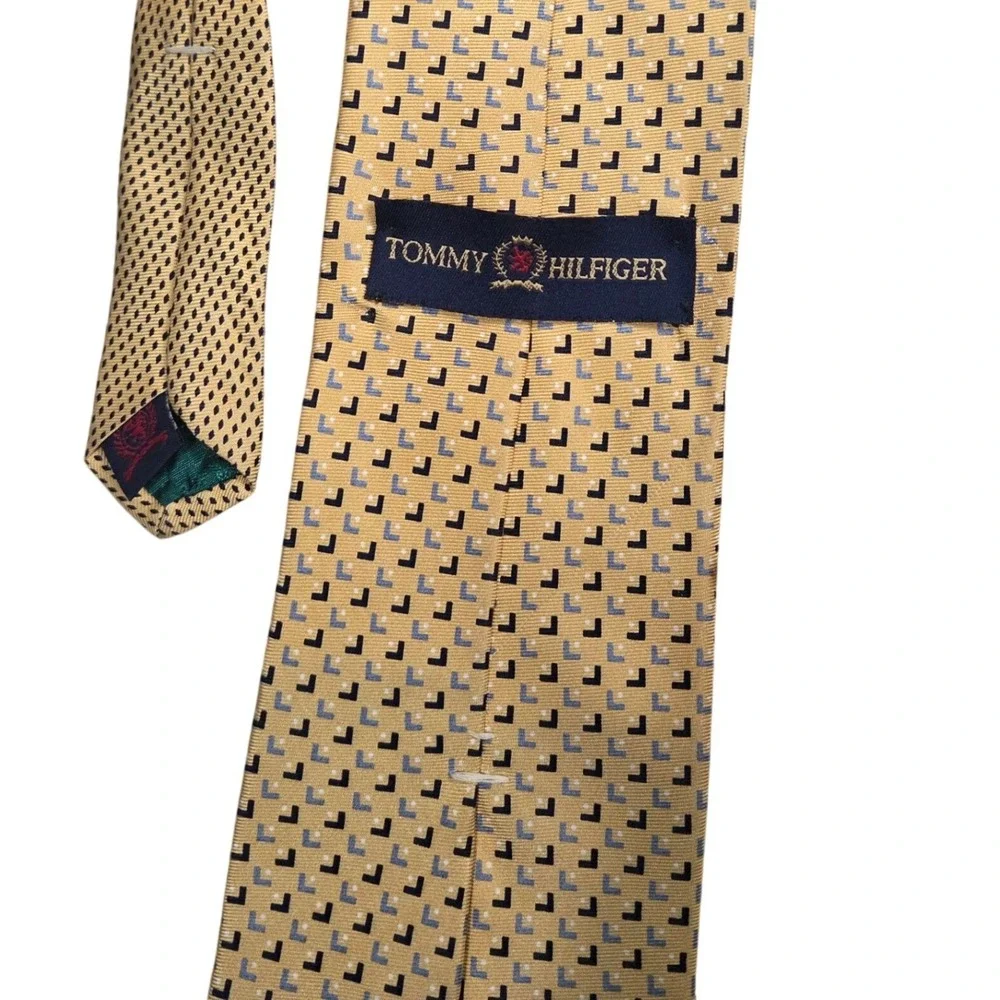 Tommy Hilfiger Mens Imported Silk Necktie Yellow Geometric Pattern USA Tie EUC